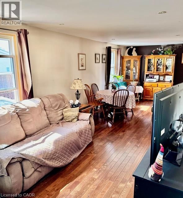 342 BARTON Street - 3