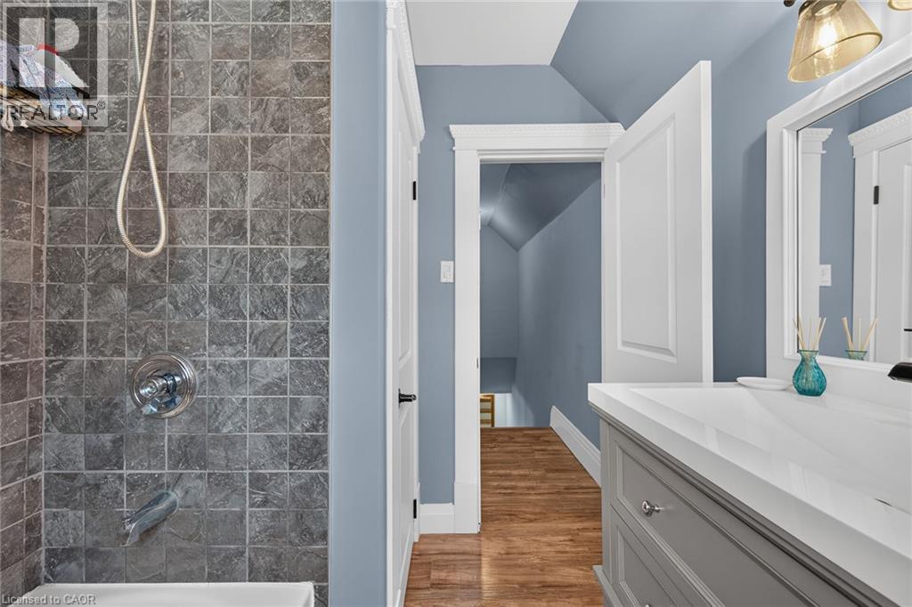 109 HODGKINS Avenue - 32