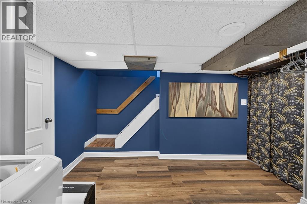 109 HODGKINS Avenue - 44
