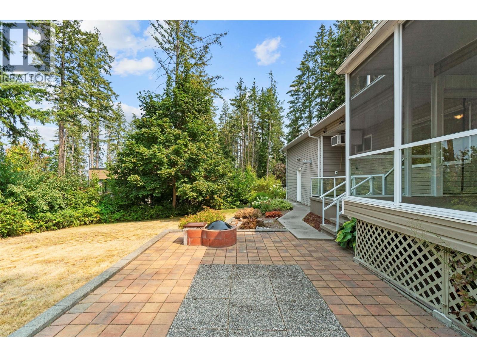  151 25 Street Northeast, Salmon Arm