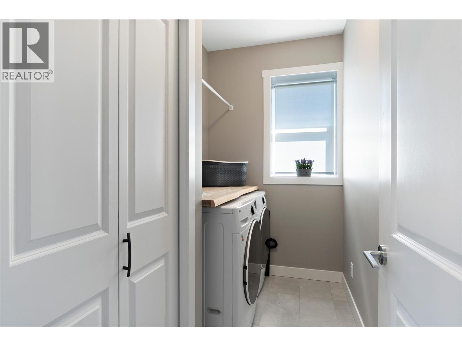 37 1791 10 Street Southwest, Salmon Arm