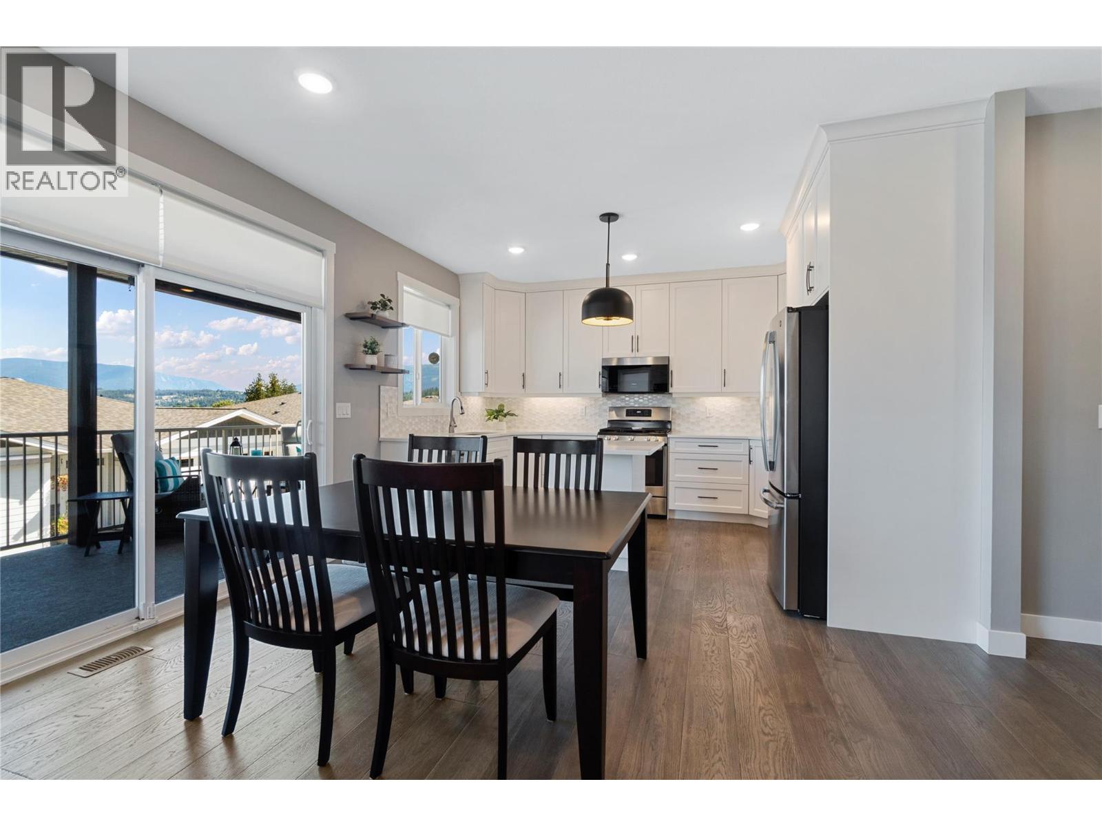 37 1791 10 Street Southwest, Salmon Arm