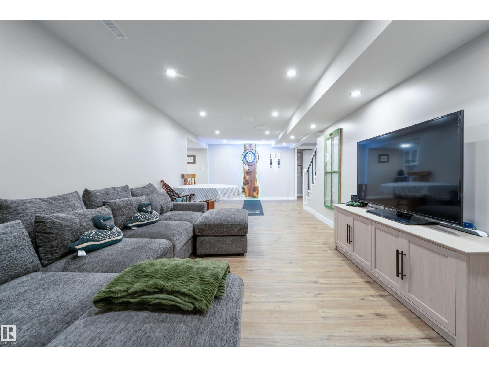 79 WOODSTOCK DR - 44