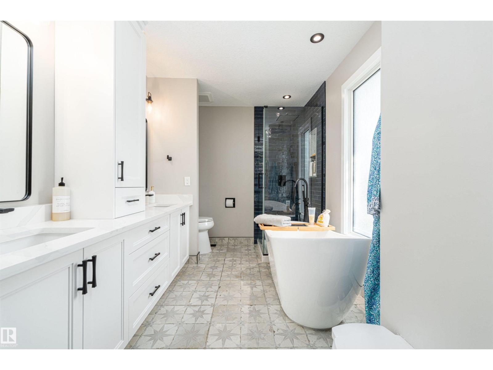 79 WOODSTOCK DR - 35