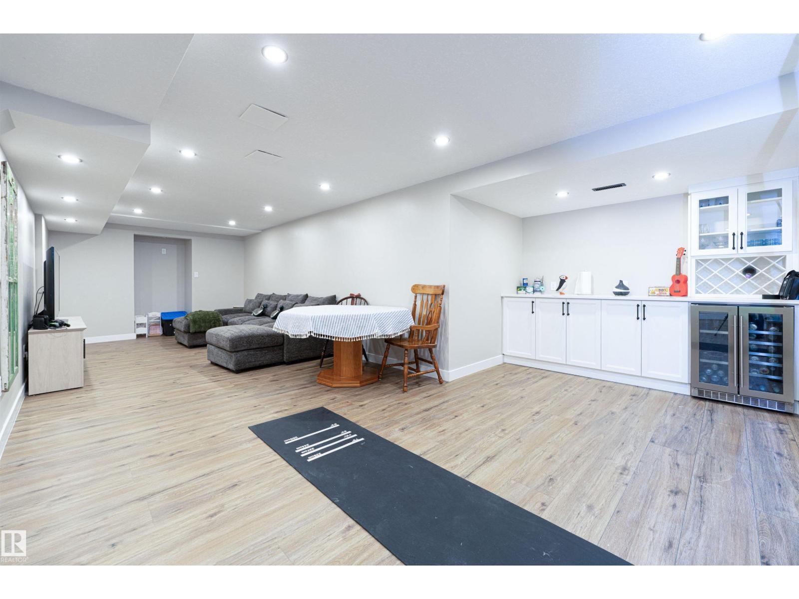 79 WOODSTOCK DR - 40