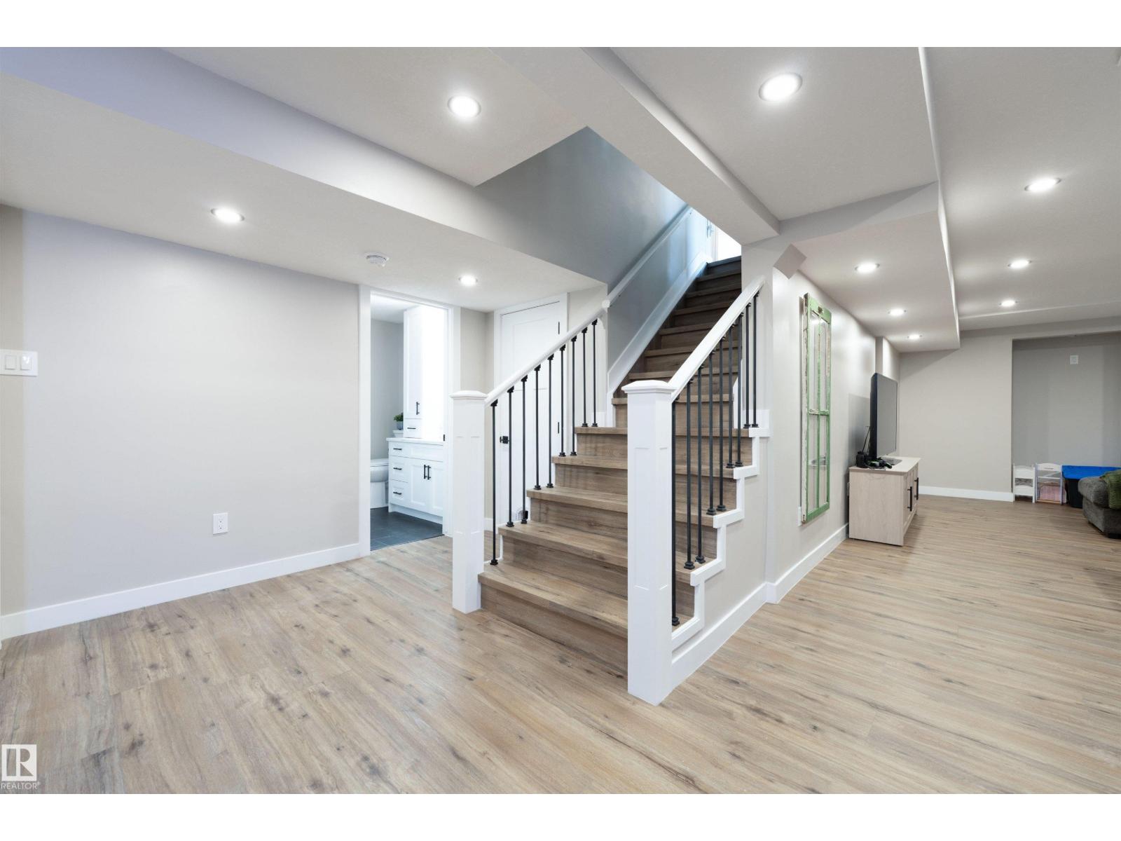 79 WOODSTOCK DR - 41