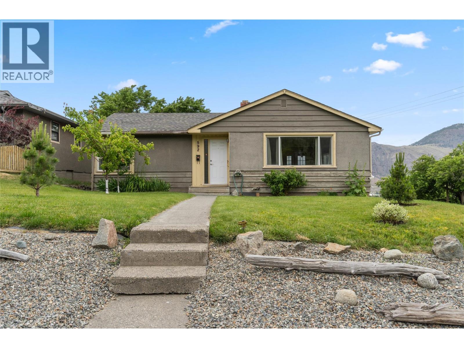 592 MUNRO Street