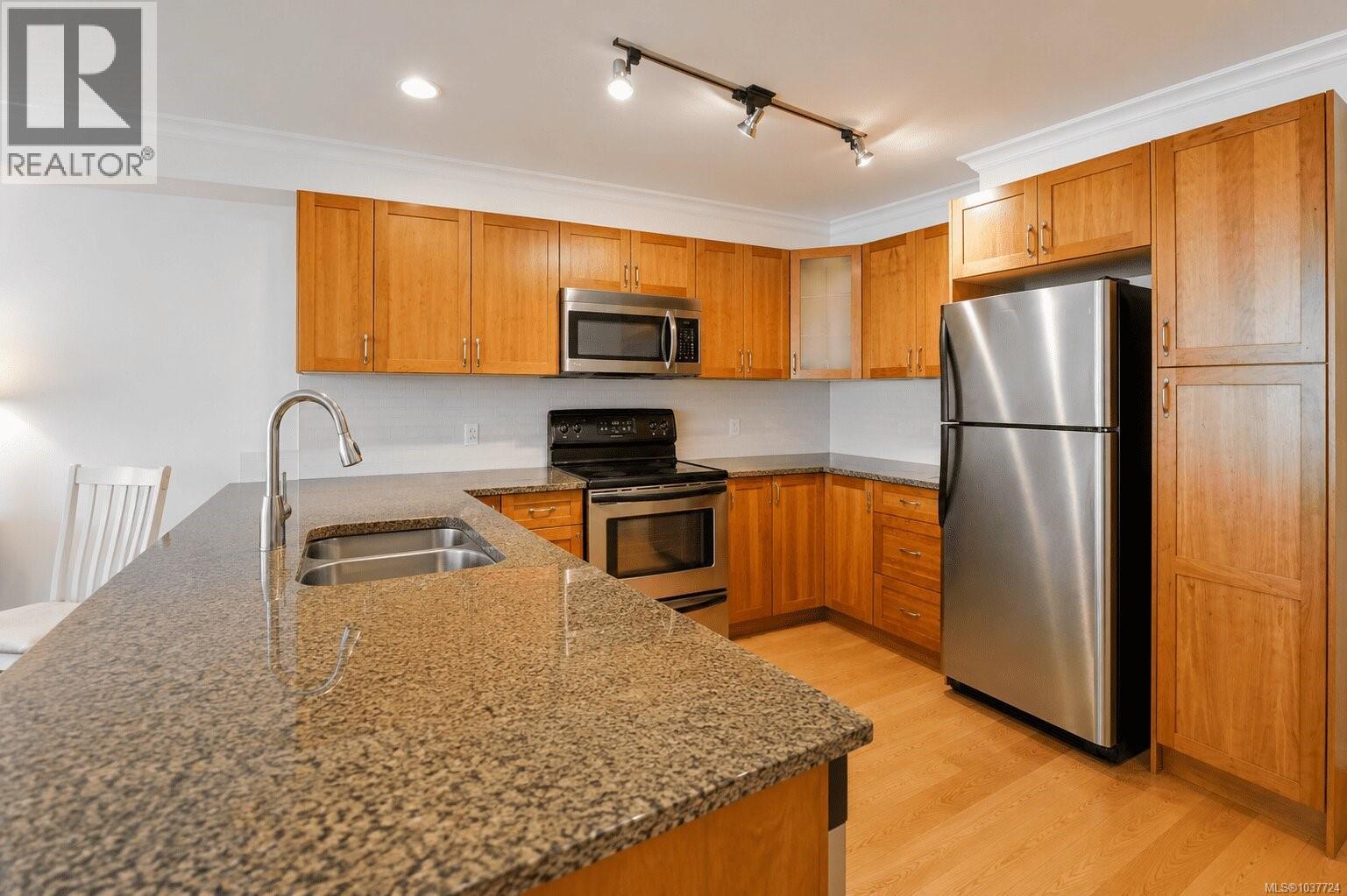 #204 1514 Church Ave - 4