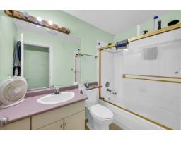 18136 Claytonwood Crescent, Surrey, BC V3S7T5 Photo 8