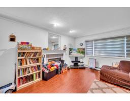 18136 Claytonwood Crescent, Surrey, BC V3S7T5 Photo 7