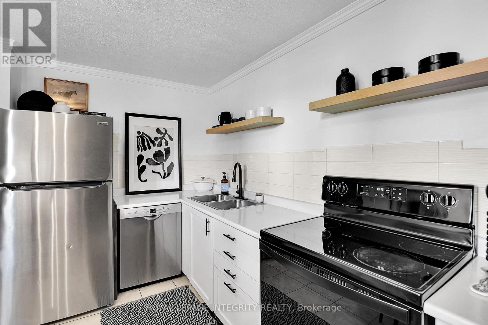 3 Bed, 2 Bath House for Sale in Ottawa – 209 SHERWAY DRIVE, Ottawa – MLS# X13641862 - Image 10