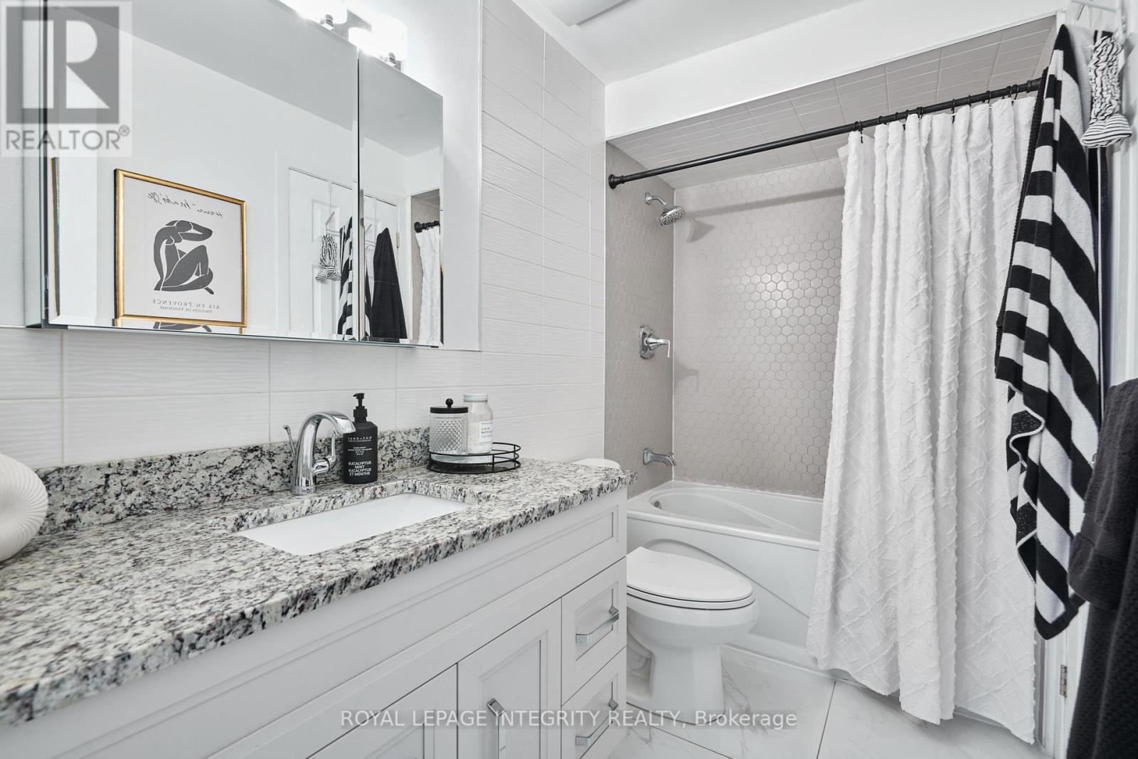 3 Bed, 2 Bath House for Sale in Ottawa – 209 SHERWAY DRIVE, Ottawa – MLS# X13641862 - Image 17