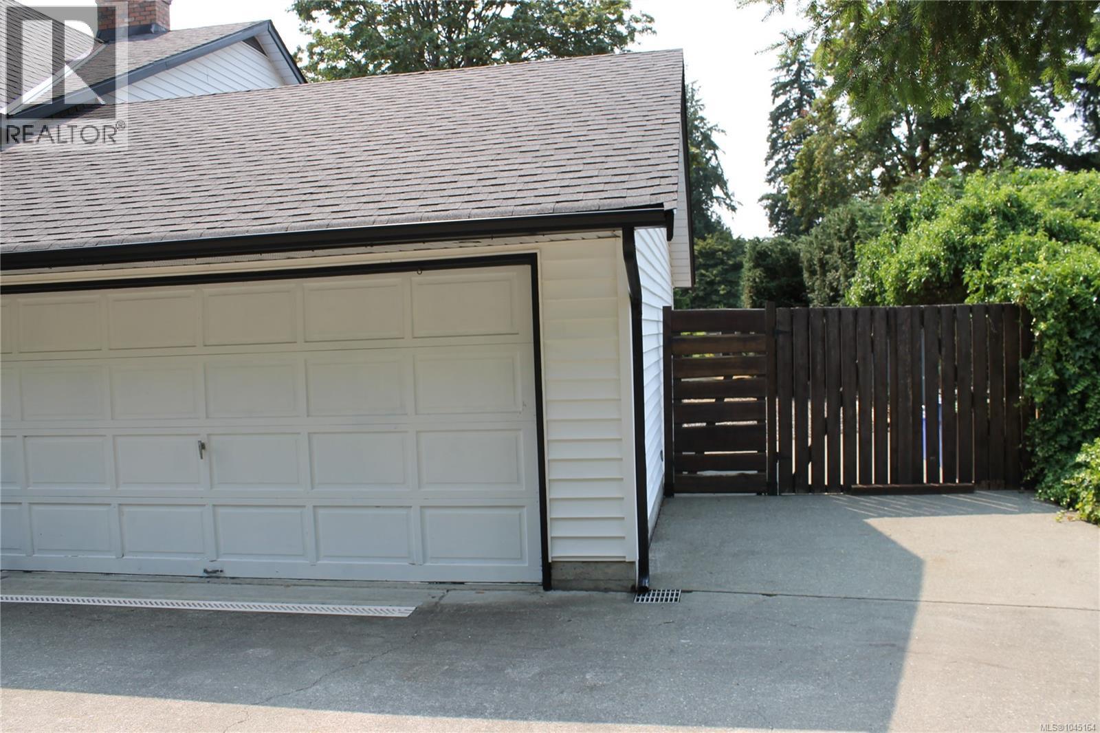 6386 Highwood Dr - Image 36