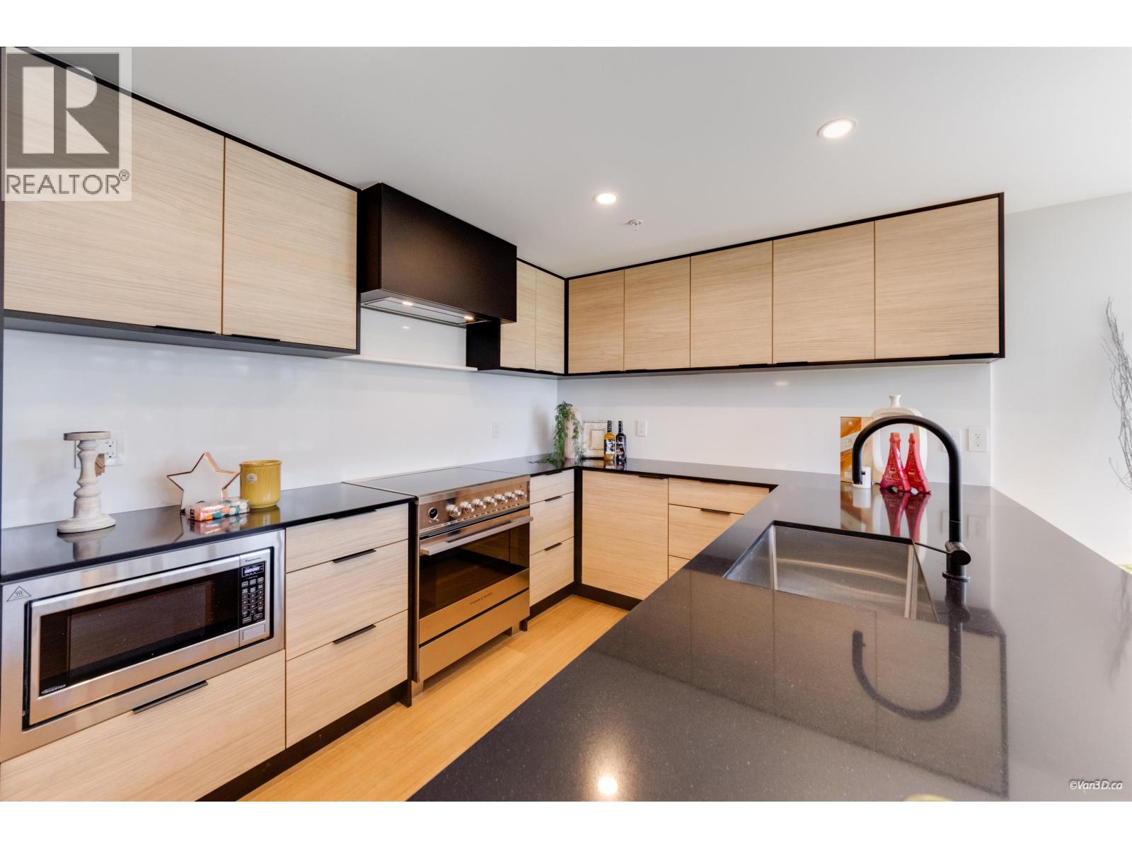 3 Bed, 2 Bath Apartment for Sale in Vancouver – 302 6485 MANITOBA STREET, Vancouver – MLS# R3152976 - Image 7