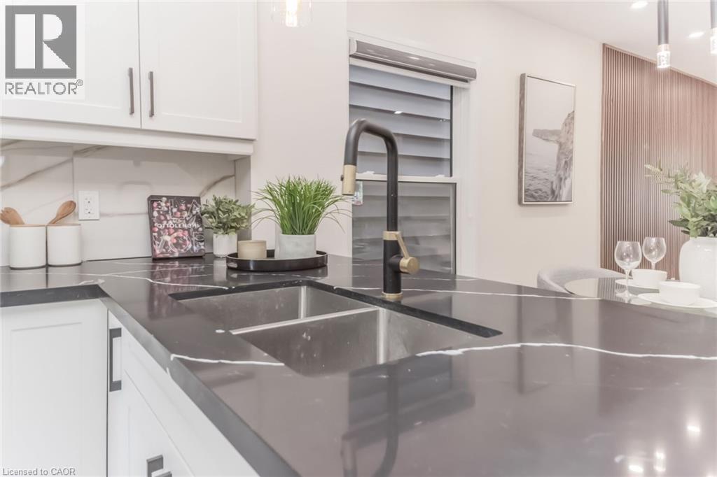 40 GLENDALE Avenue N - Image 22