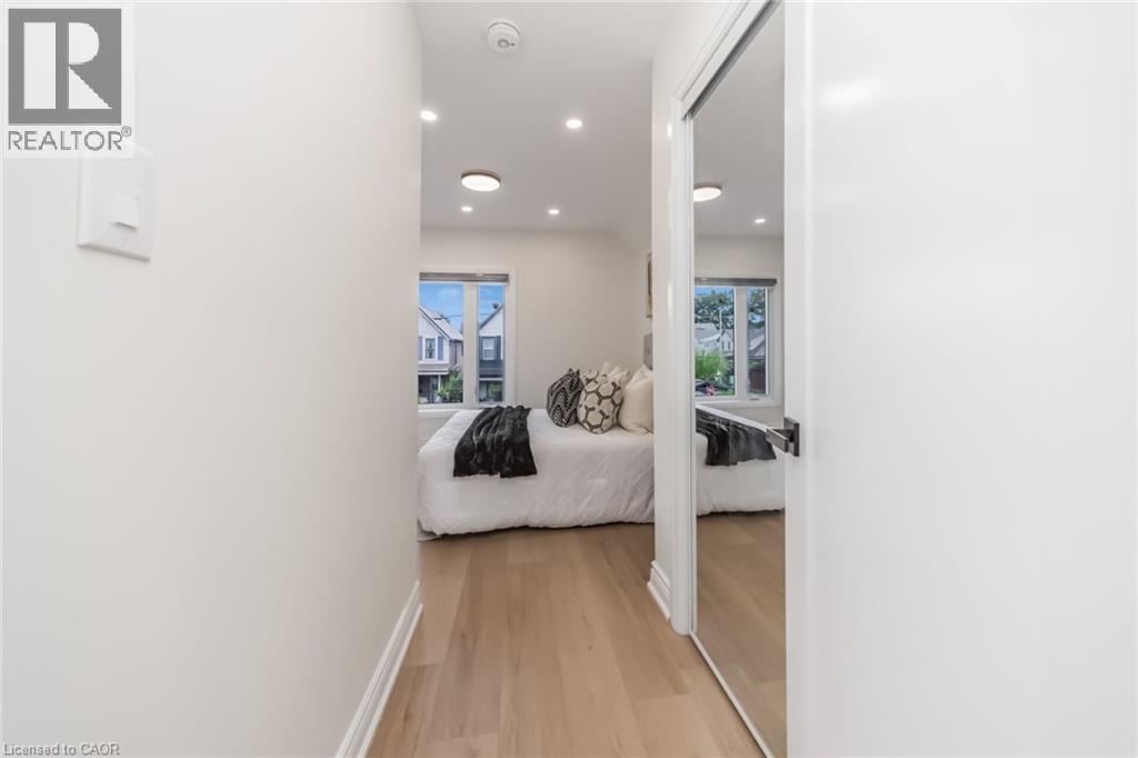 40 GLENDALE Avenue N - Image 29