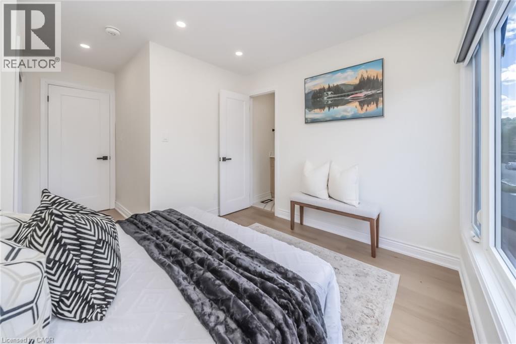 40 GLENDALE Avenue N - Image 33