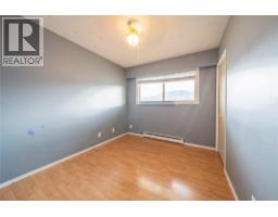 Full bathroom - 2270 Greenfield Avenue, Kamloops, BC V2B4P3 Photo 12