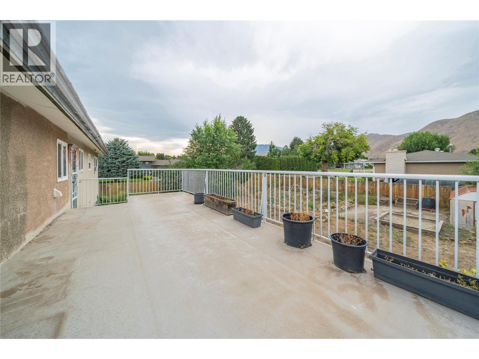 2270 GREENFIELD Avenue - Image 3