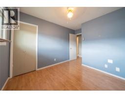 4pc Bathroom - 2270 Greenfield Avenue, Kamloops, BC V2B4P3 Photo 11