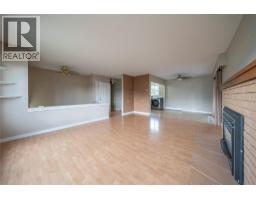 Primary Bedroom - 2270 Greenfield Avenue, Kamloops, BC V2B4P3 Photo 7