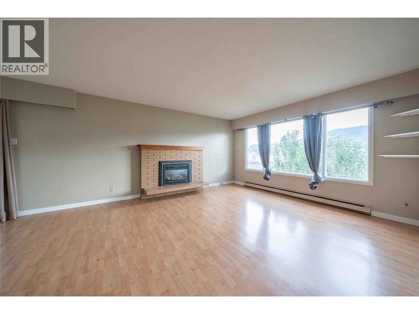 2270 GREENFIELD Avenue - 6