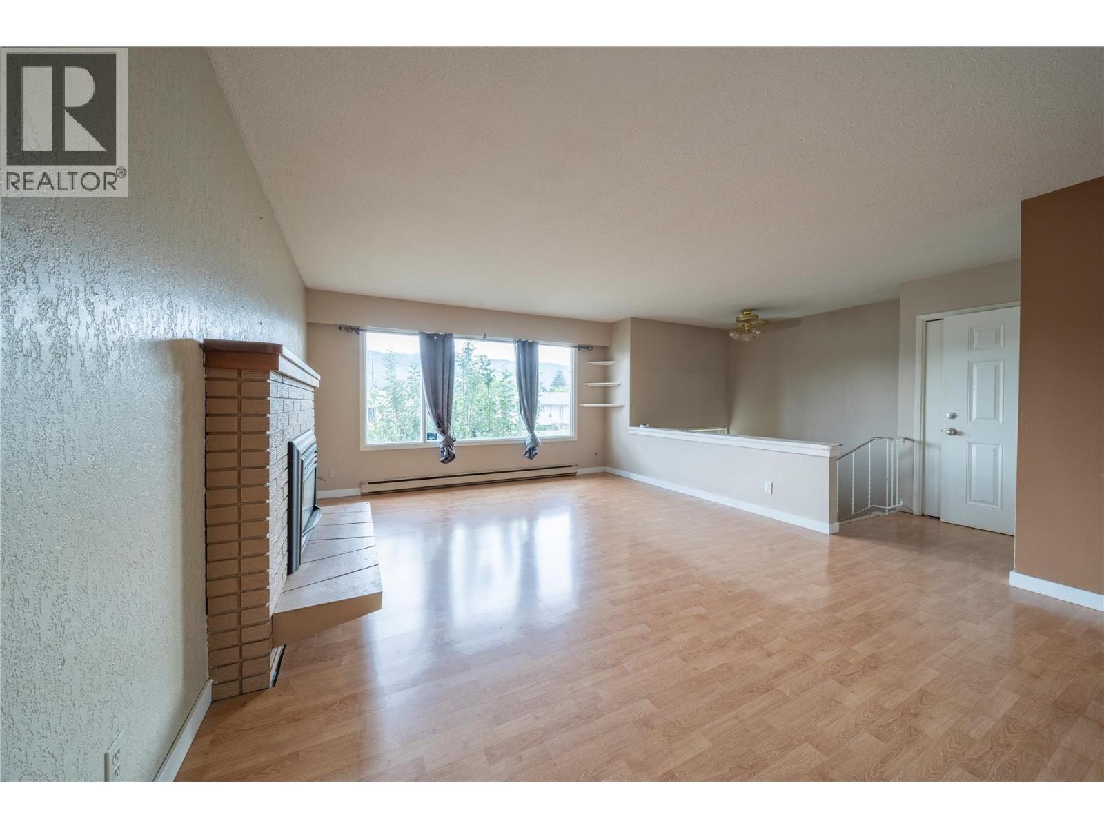 2270 GREENFIELD Avenue - 5