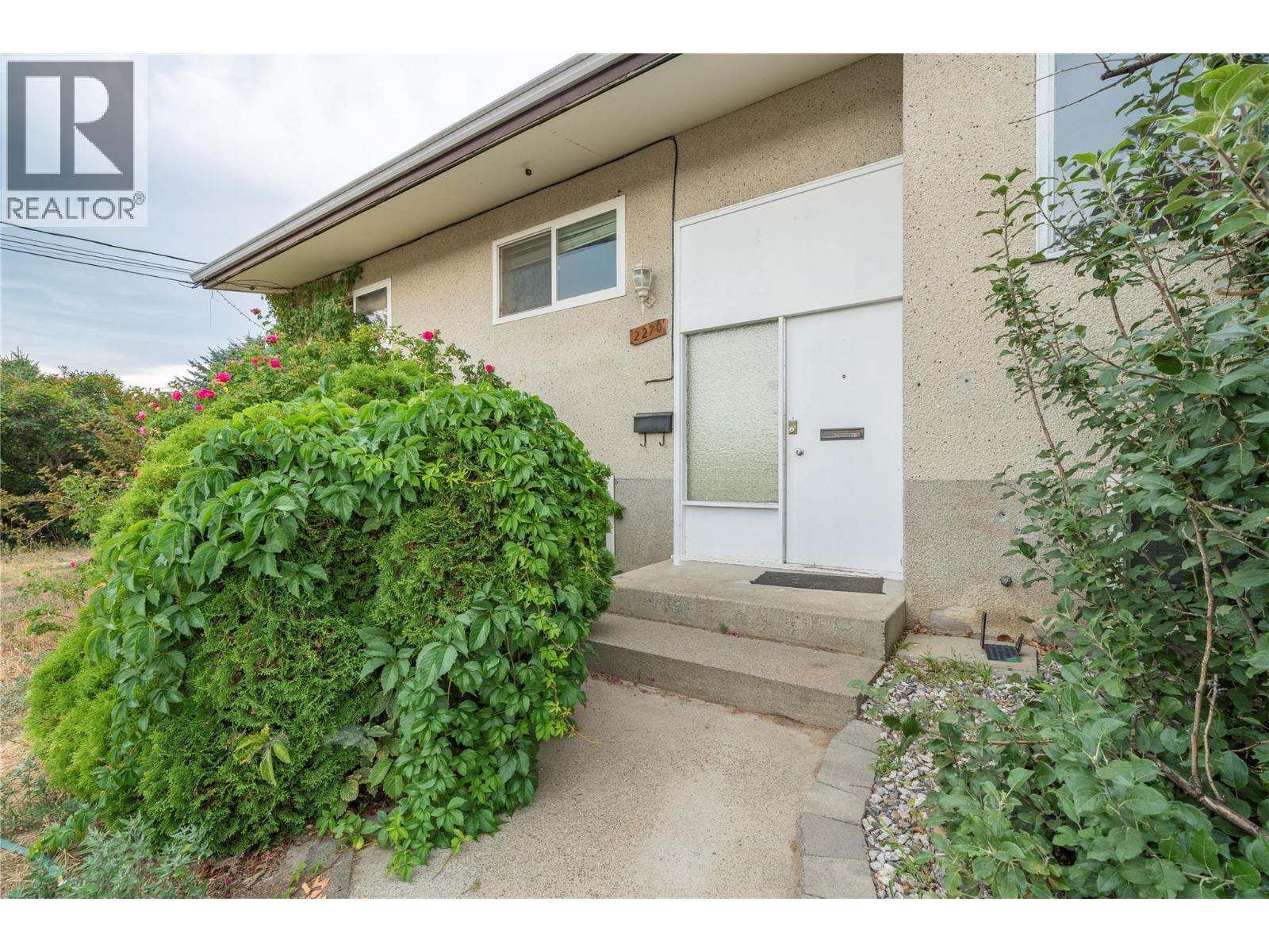 2270 GREENFIELD Avenue - 2
