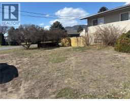 2270 Greenfield Avenue, Kamloops, BC V2B4P3 Photo 34