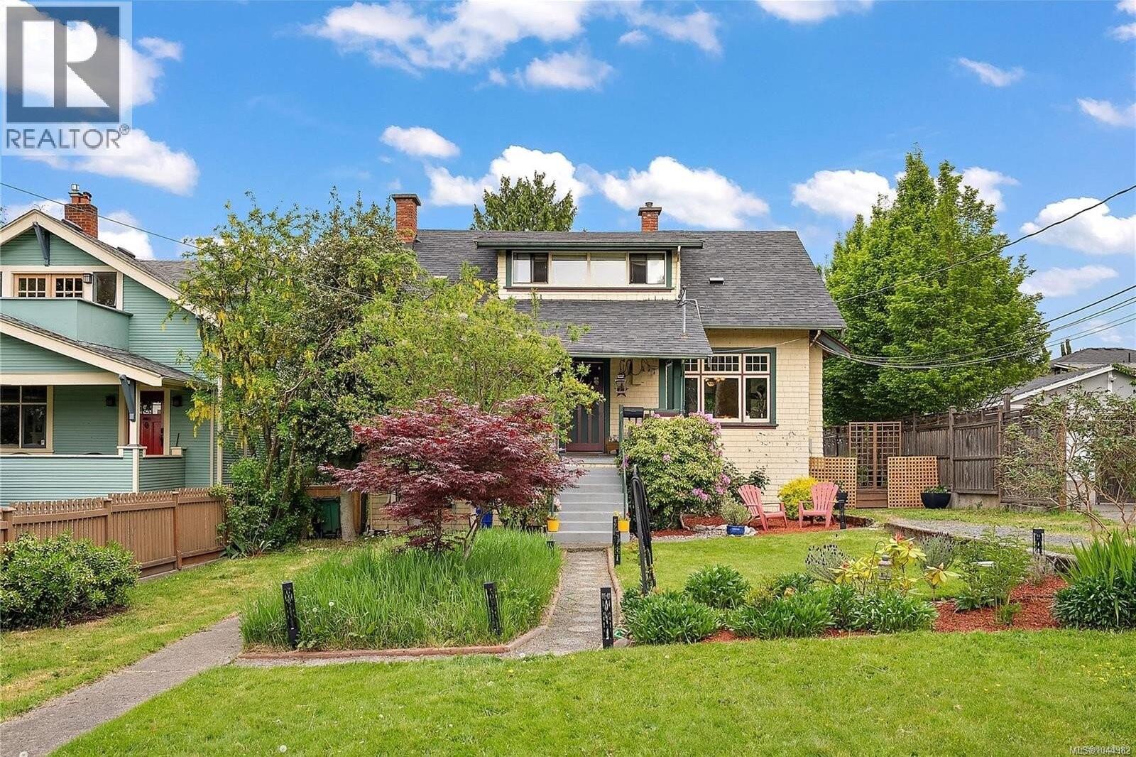  62 Obed Avenue, Saanich