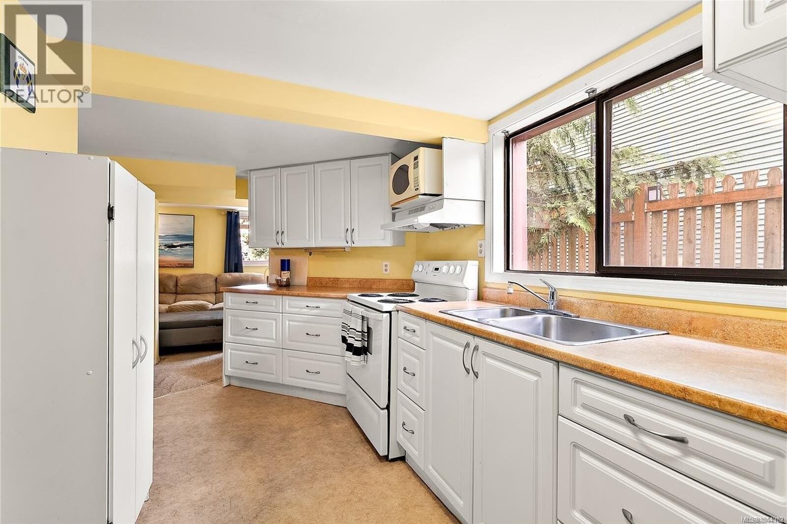  62 Obed Avenue, Saanich