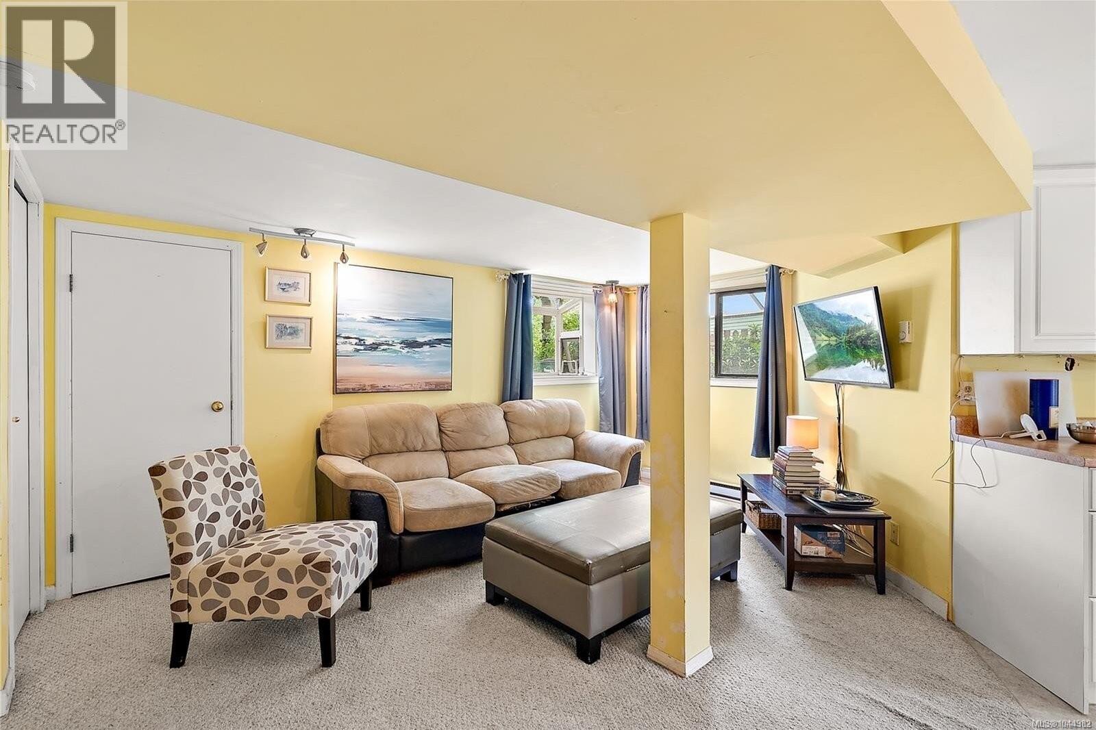  62 Obed Avenue, Saanich