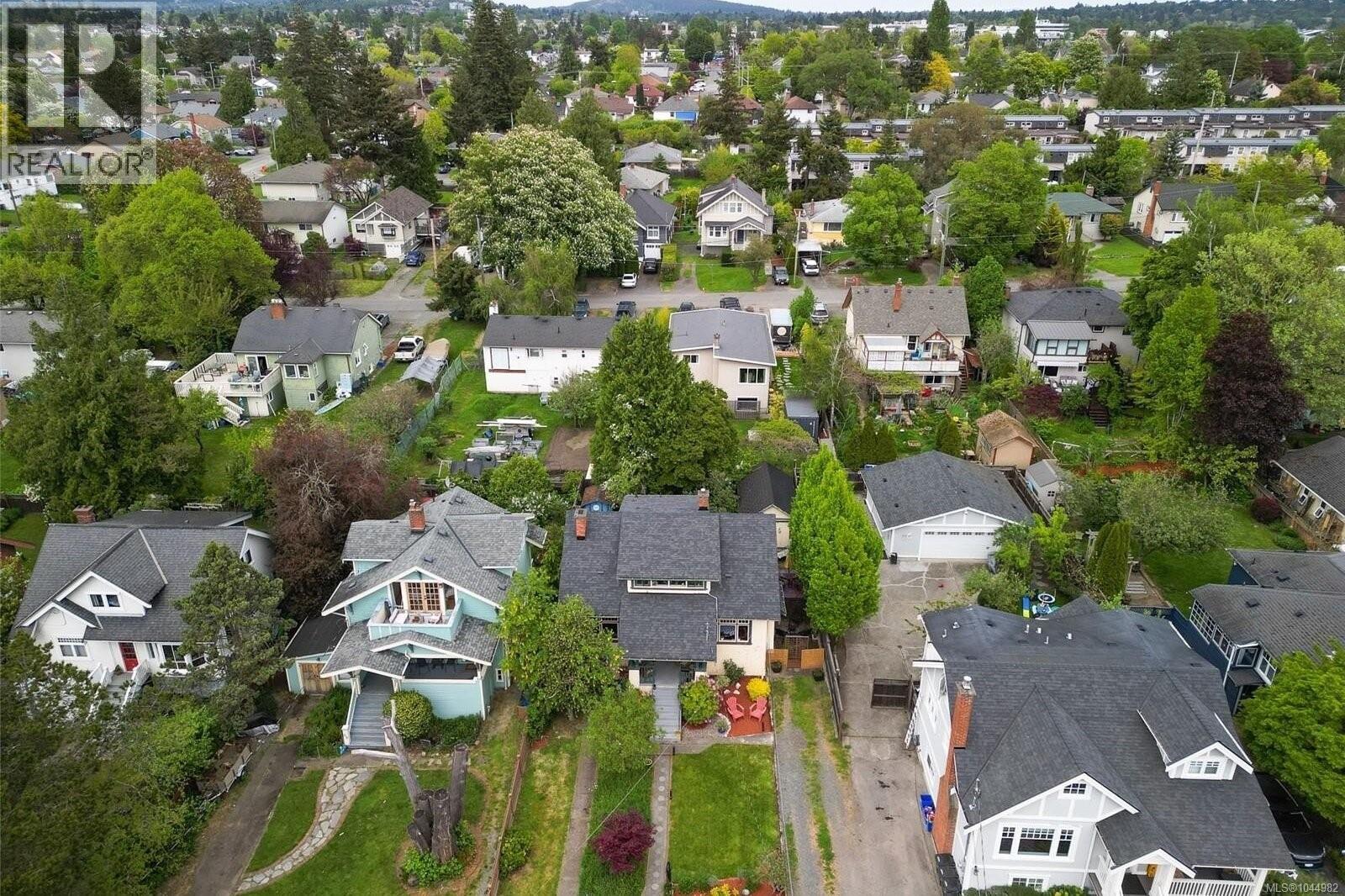  62 Obed Avenue, Saanich