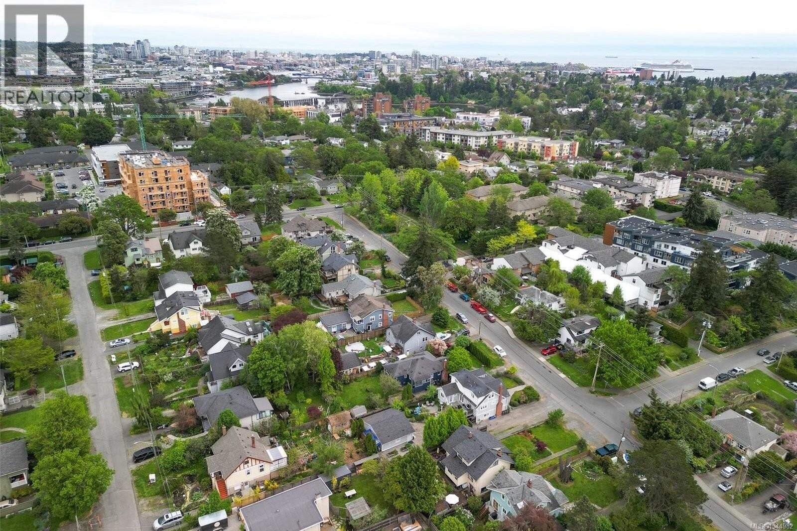  62 Obed Avenue, Saanich