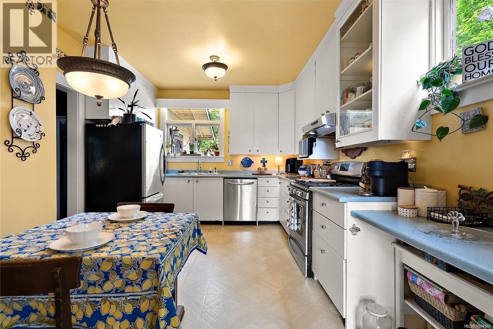  62 Obed Avenue, Saanich