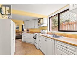 Family room - 62 Obed Ave, Saanich, BC V9A1H9 Photo 19