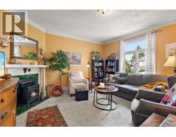 Bathroom - 62 Obed Ave, Saanich, BC V9A1H9 Photo 6