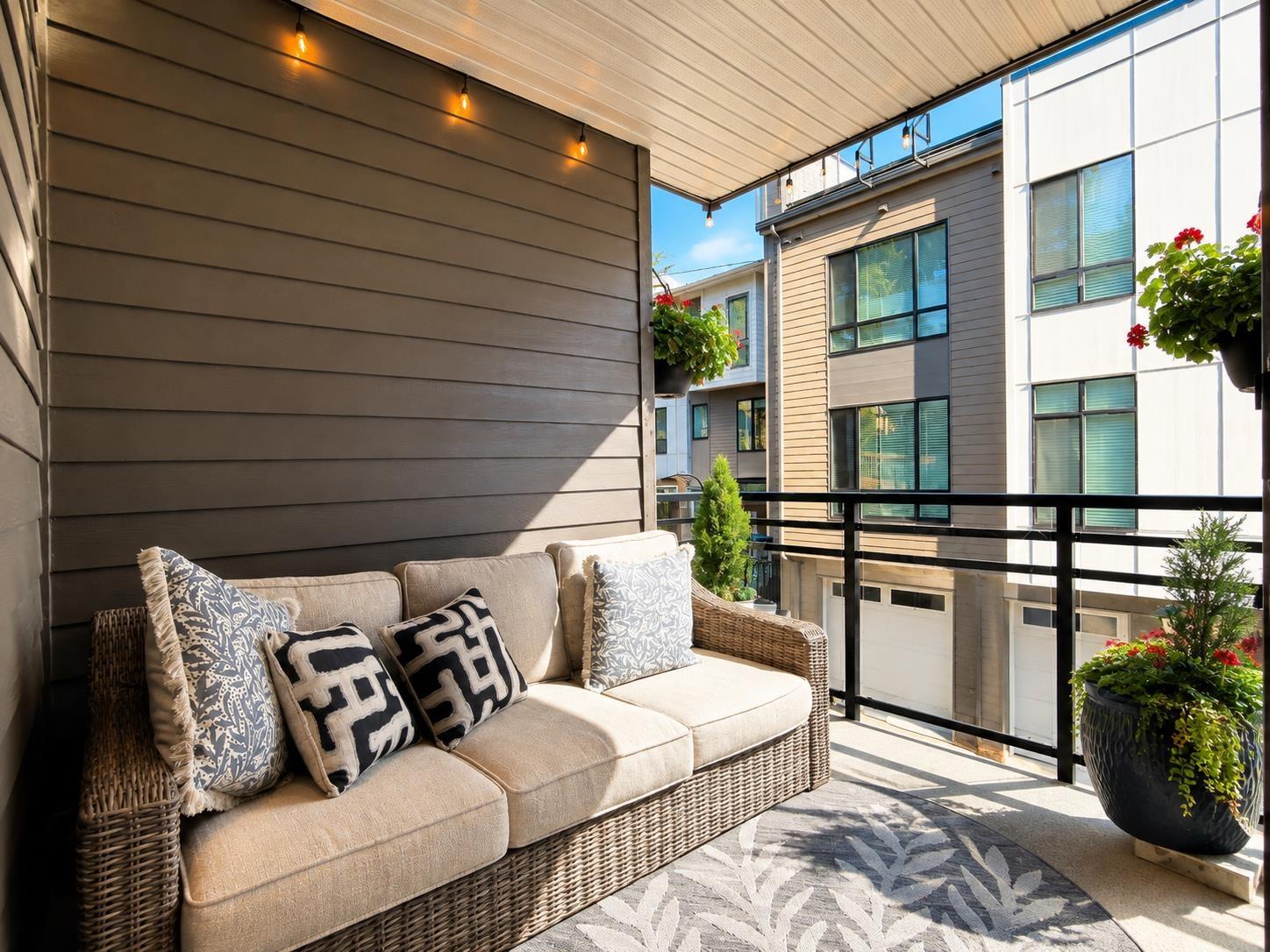42 16433 19 AVENUE, White Rock
