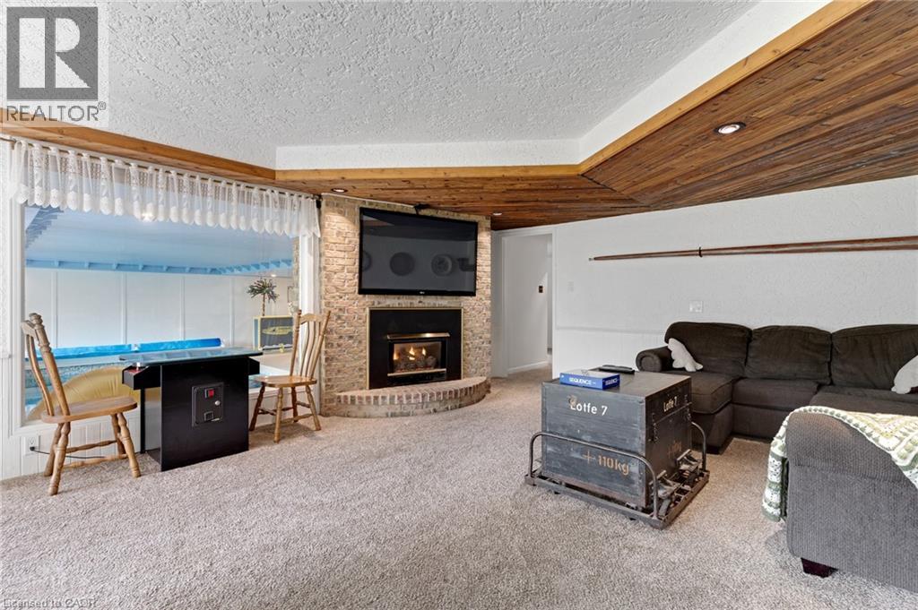 565 FOUNTAIN Street S - 32