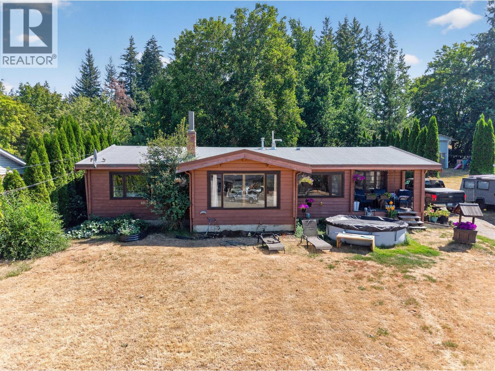  1260 16 Street Northeast, Salmon Arm