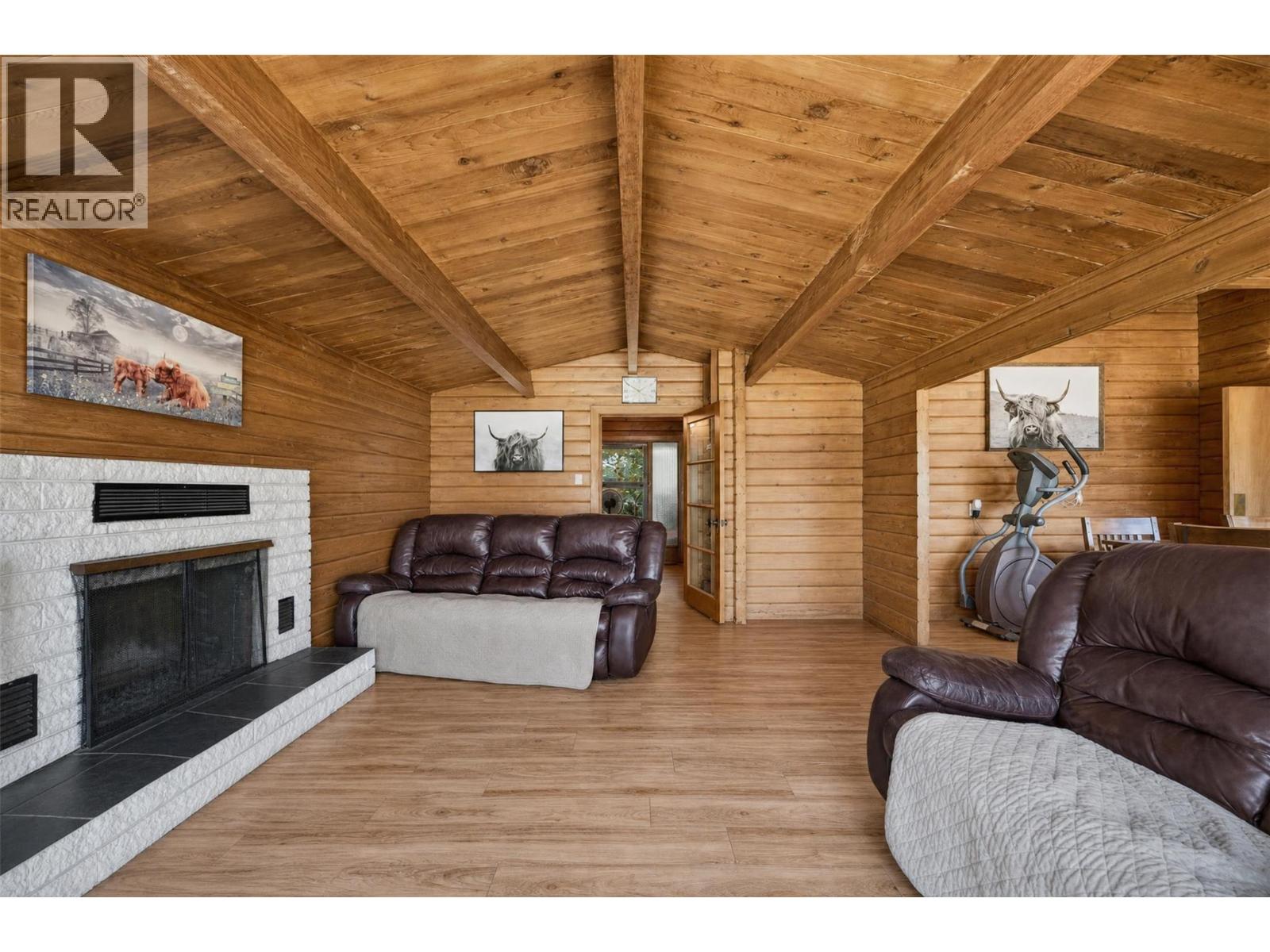 1260 16 Street Northeast, Salmon Arm