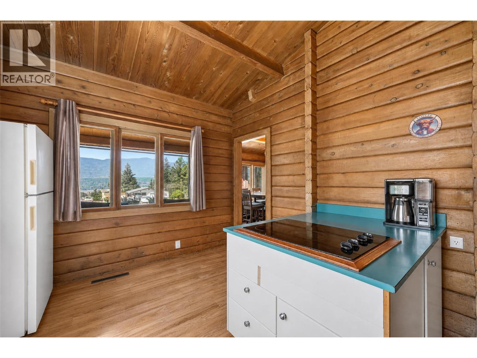  1260 16 Street Northeast, Salmon Arm