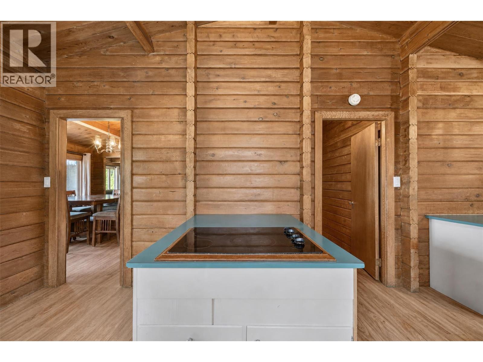  1260 16 Street Northeast, Salmon Arm