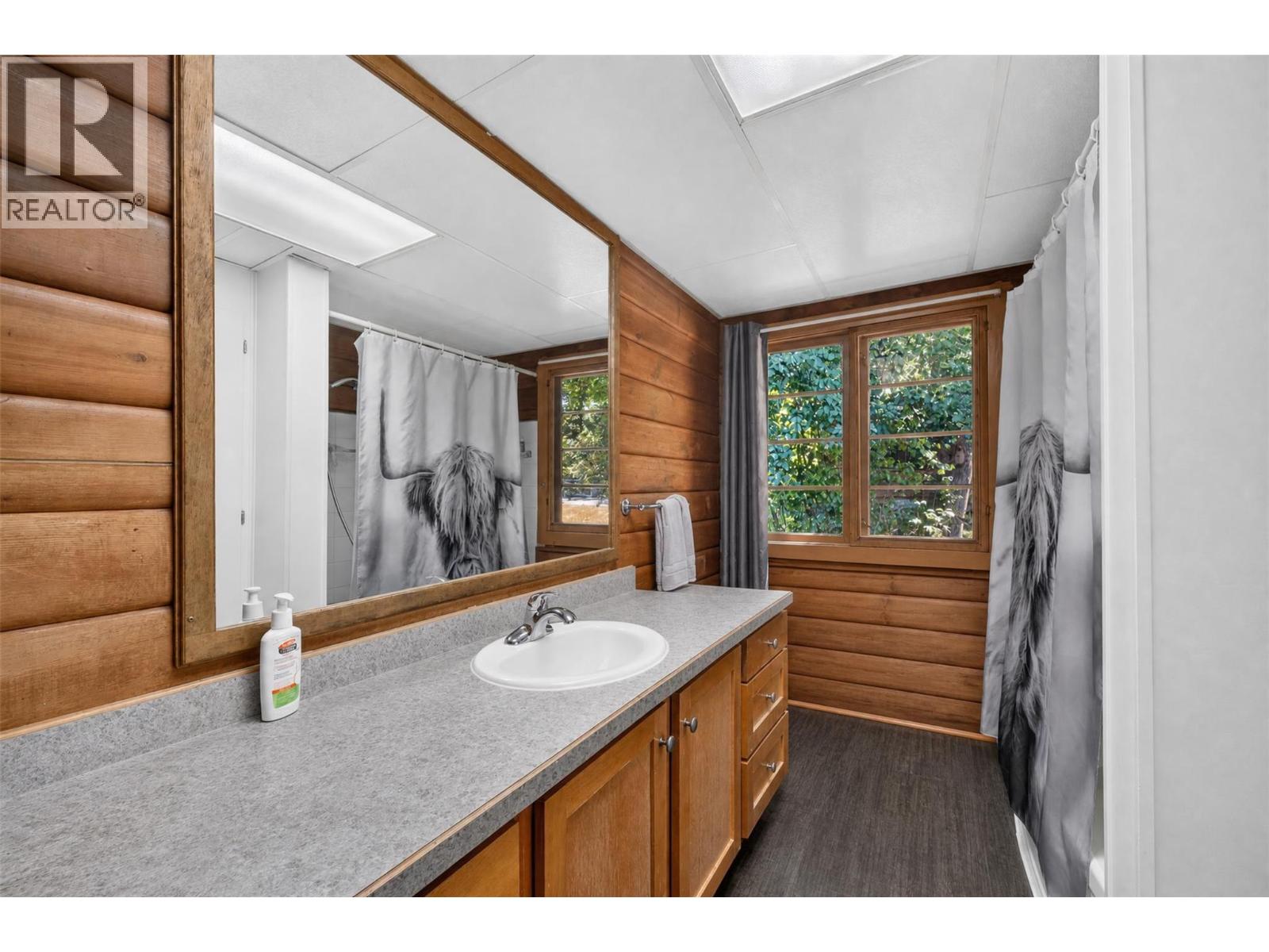  1260 16 Street Northeast, Salmon Arm