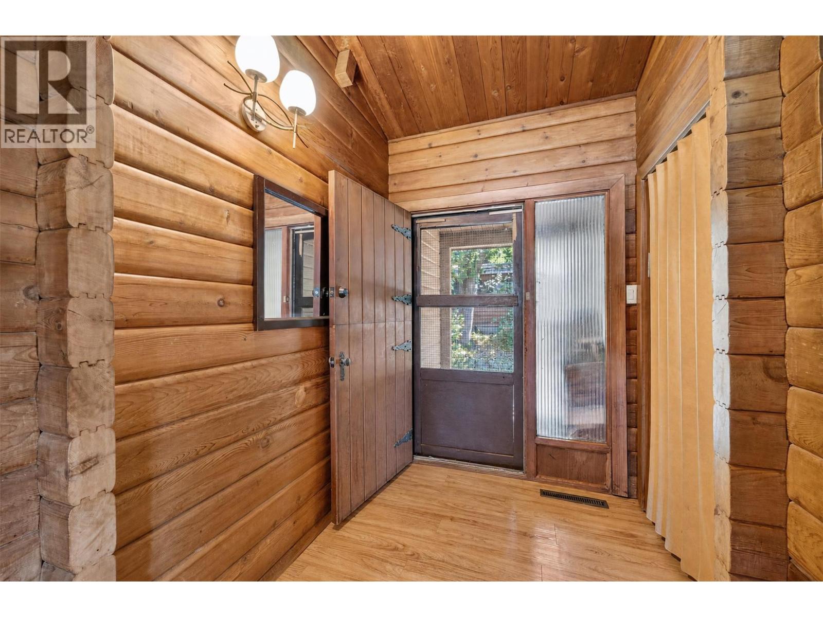  1260 16 Street Northeast, Salmon Arm