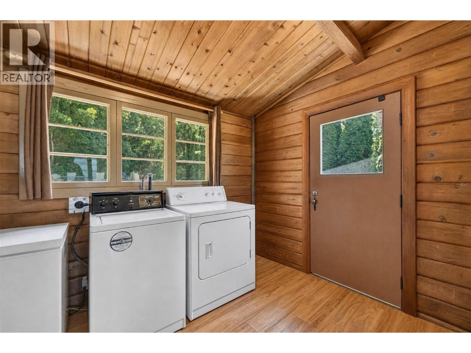  1260 16 Street Northeast, Salmon Arm