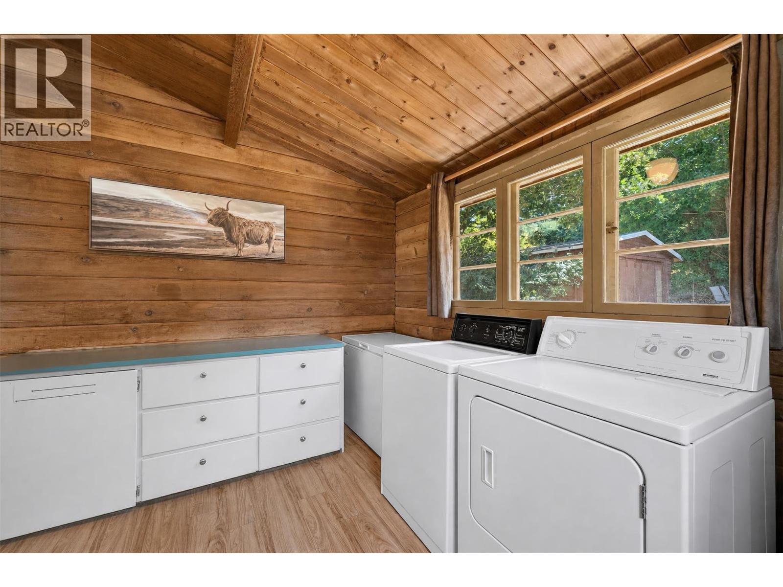  1260 16 Street Northeast, Salmon Arm