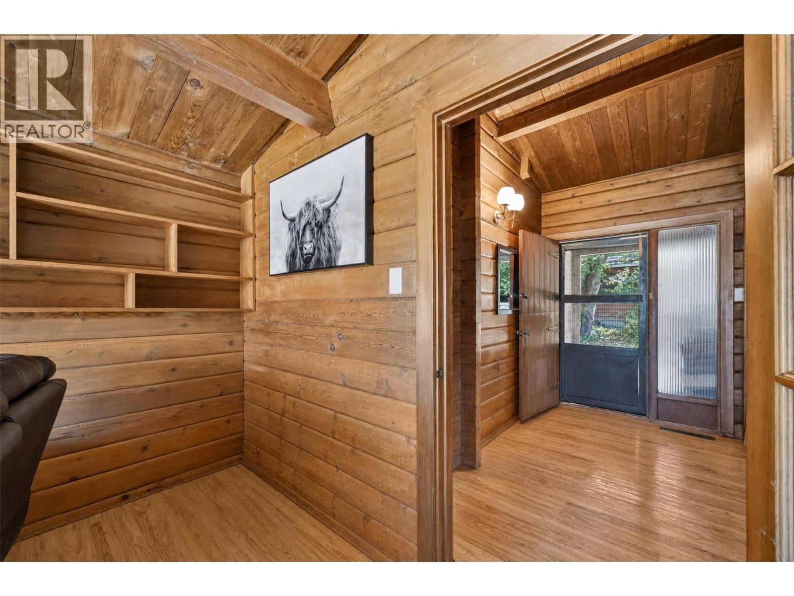  1260 16 Street Northeast, Salmon Arm