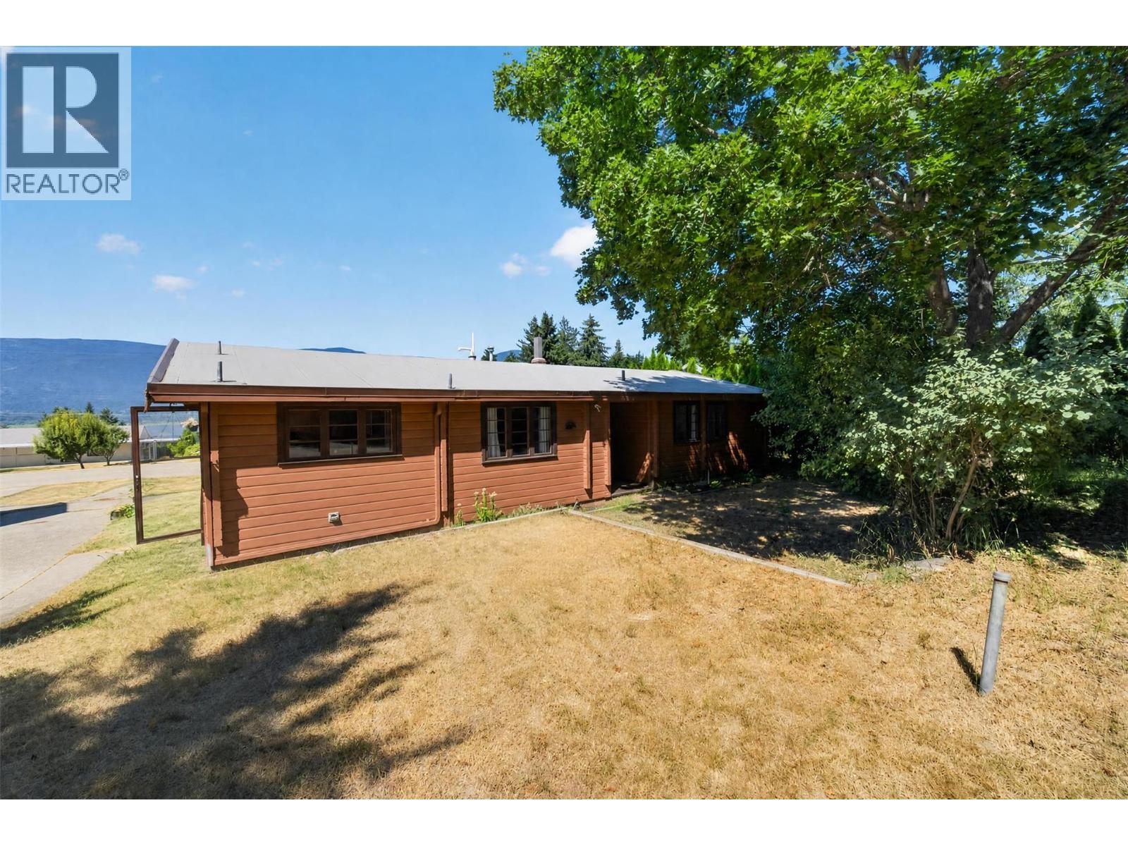  1260 16 Street Northeast, Salmon Arm