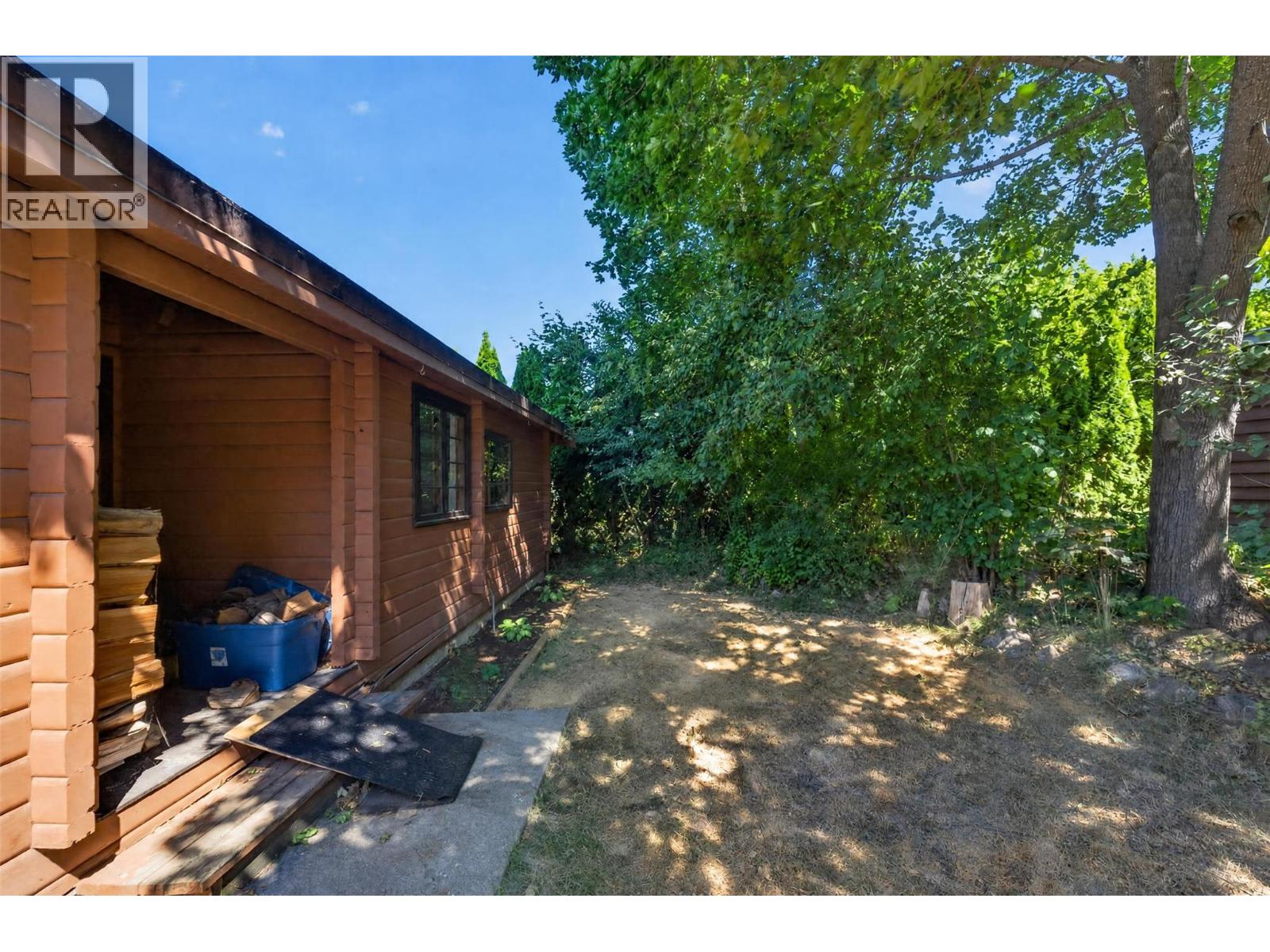  1260 16 Street Northeast, Salmon Arm